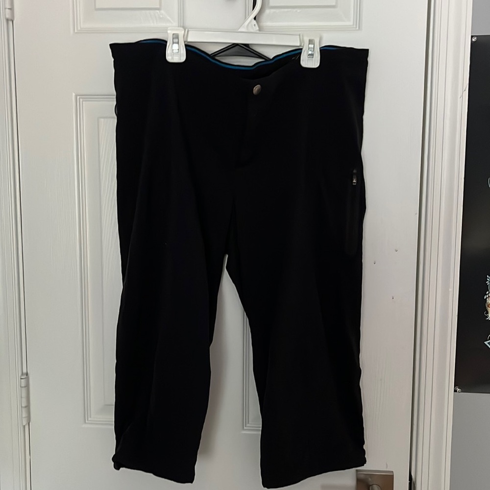 Women's Columbia Black Capris Size 16